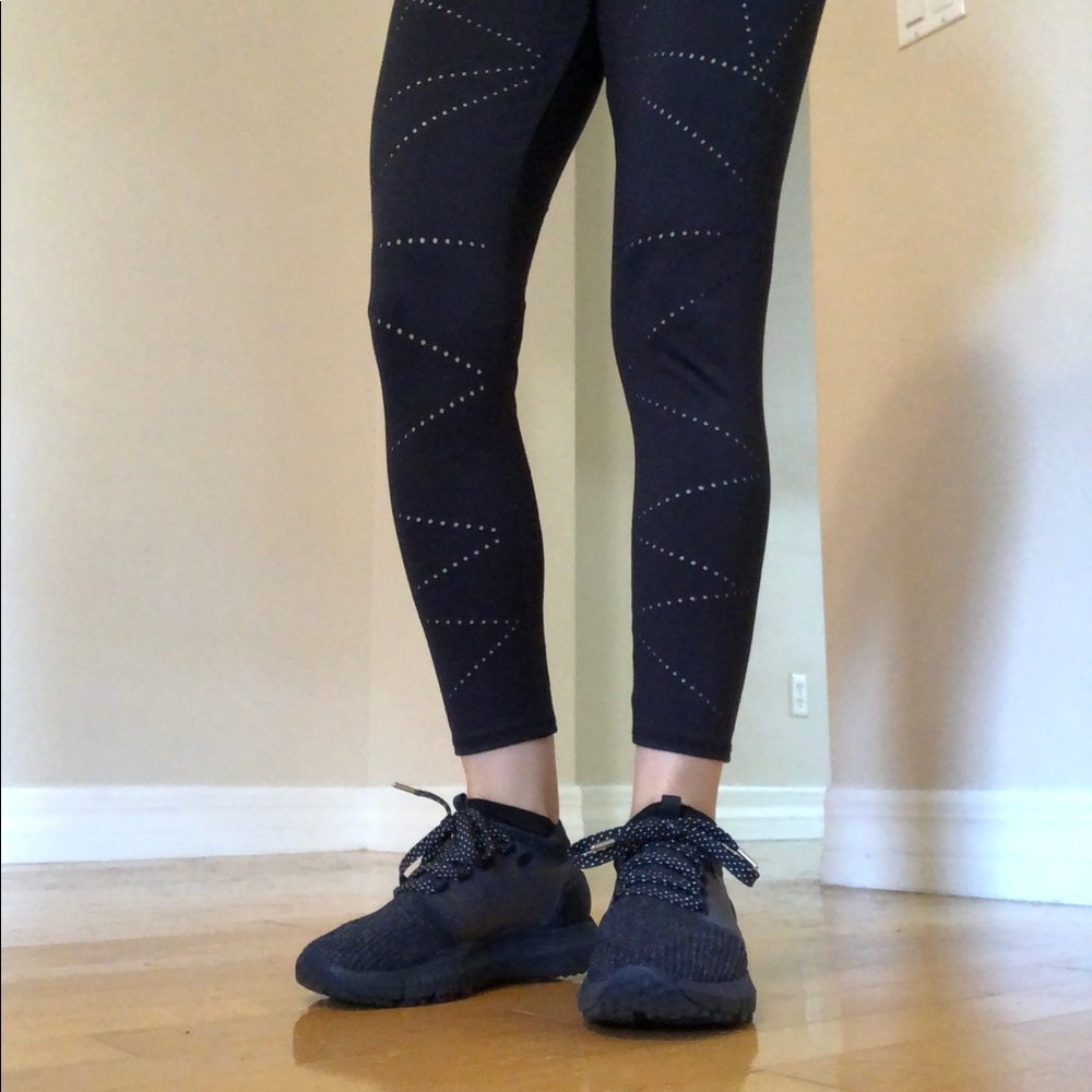 Active perforated leggings